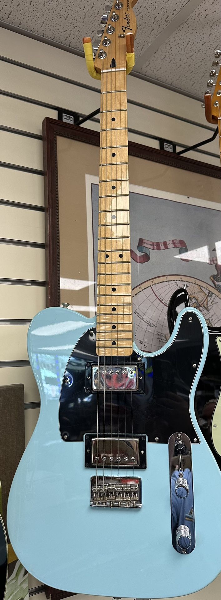 2018 FENDER STRATOCASTER SPECIAL EDITION (DAPHNE BLUE)