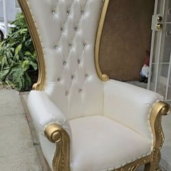Gorgeous Throne Chair.
