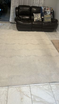 Rug tapete para la sala o donde guste muy limpio tiene 96 de ancho y de largo 116