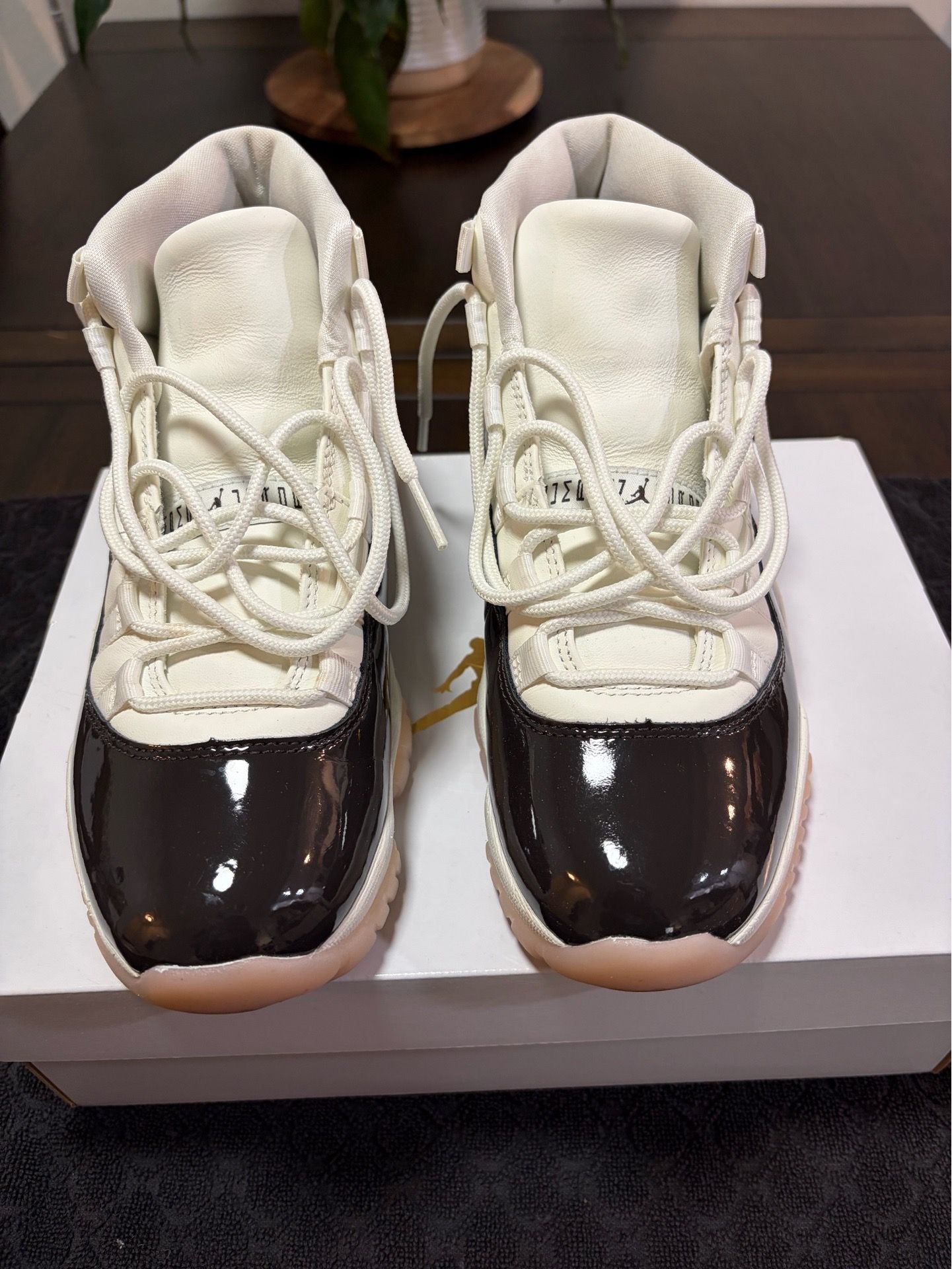 Women’s Neapolitan Jordan 11’s Size 7