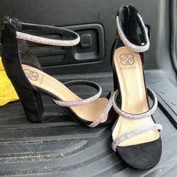 daisy fuenet. black heels. size 9