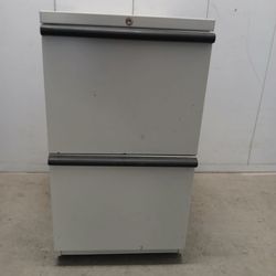 Solid Metal File Cabinet With Key