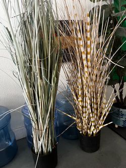 🌱 Faux plants 🪴 Sold as pair BEST OFFER
