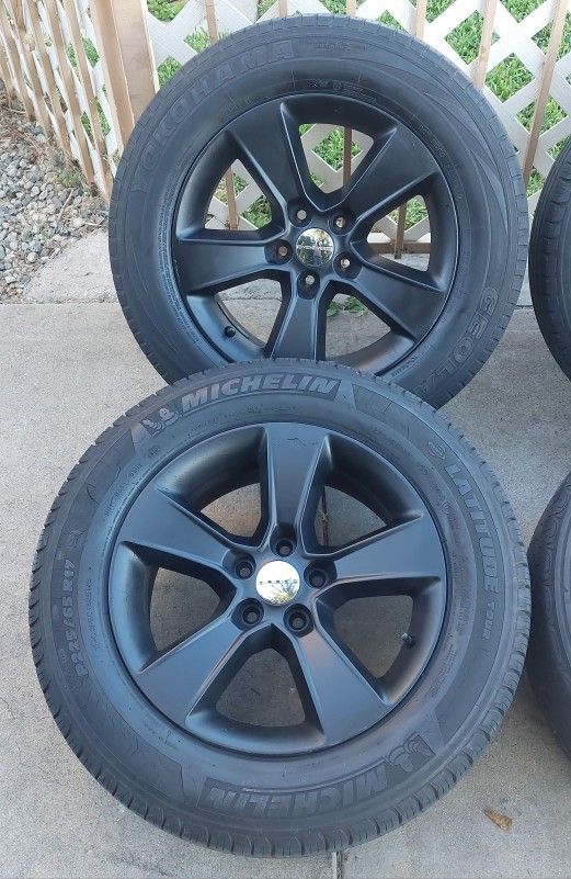 🐰 Dodge 17" Challenger/Charger Rims/wheels 🐰