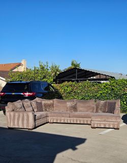 Large Brown U-Shape Sectional Sofa 💥 Free Delivery 💥