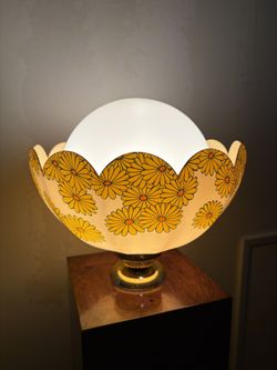 Vintage Flower Shade Lamp