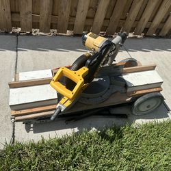 De Walt 12” Sliding Compound &Miter Saw 