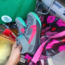 Nike Team Hustle D 10 FlyEaseKid's 3.5 Y