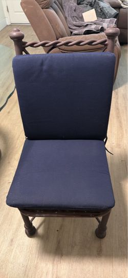 Outdoor glass patio table with 6 chairs
