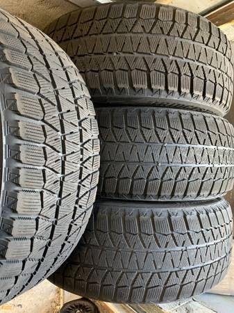215 55 2017 Blizaak Snow Tires