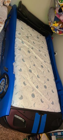 Delta children Turbo Race Car Twin Bed