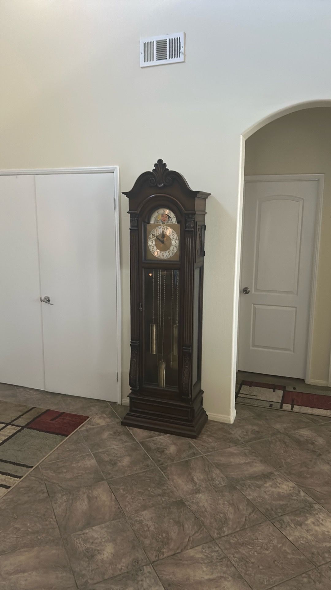 Large grandfather clock 7 foot tall works perfect