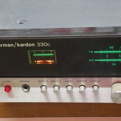 Harman Kardon 330c AM/FM Solid State Receiver - FOR PARTS / REPAIR - AS IS. it powers up, not able to get sound out of it . one fuse is blown, the oth