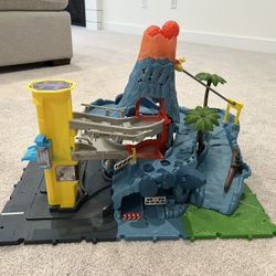 Matchbox Cars Playset, Action Drivers Volcano Escape