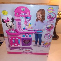 Minnie Mouse Flipping Fun 13 Piece Kitchen