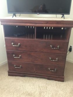 Chest of drawers