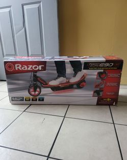 RAZER ELECTRIC SCOOTER