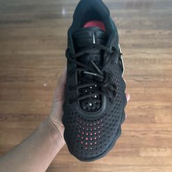 Nike Mind 002 Size 10W/8.5M