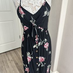 Women’s Black Midi Floral Dress! (Size XL)