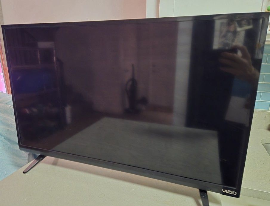 Vizio 32 Inch Flat-screen TV