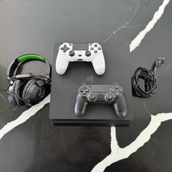 Ps4 Slim 500GB Console with 2 Controllers, Headset & Power Cable