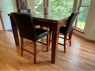 Dining table / chairs-bench