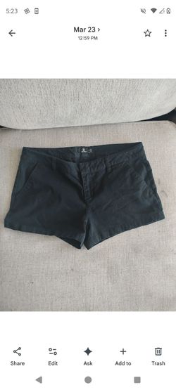 Volcom Black Chino Shorts – Size 28