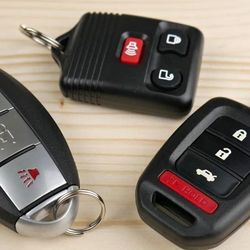 Car Keys / Remotes / Smart Keys / Llaves de Carro / Controles / FOBIKS