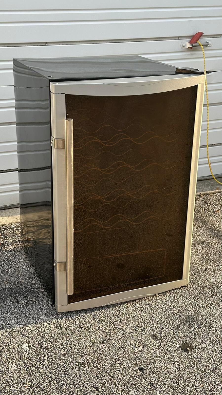 MAGIC CHEF WINE COOLER model McWC45mcg - delivery is negotiable