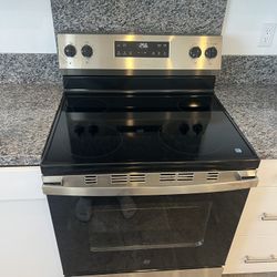 Brand New Electric Stove/Oven GE
