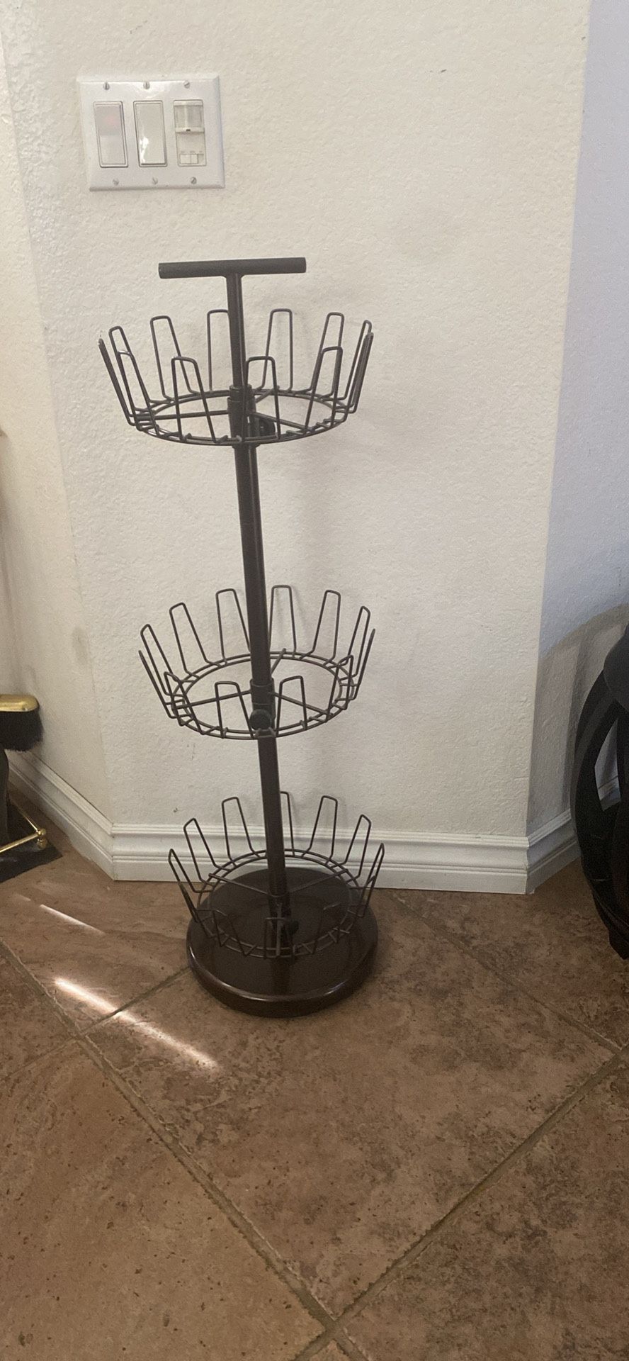 Like New Iron Tall Básquet. 36” Inches Tall