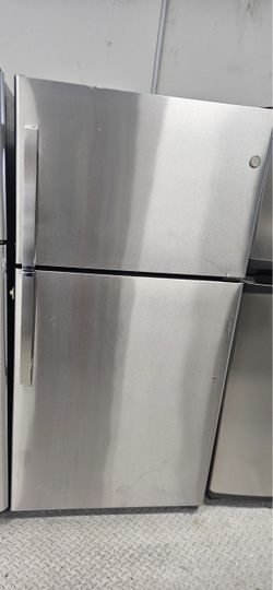 GE 33” Stainless Steel Top Freezer-Bottom Refrigerator