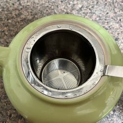 Le Crusset Ceramic Tea Pot With Infuser 