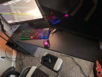 Streaming/work desk and chair