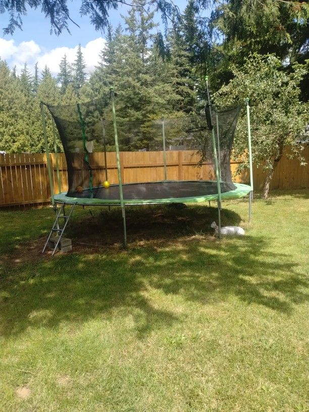 14 Ft Trampoline