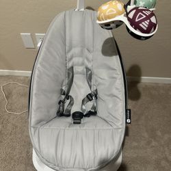 4 Moms Mamaroo-Like New
