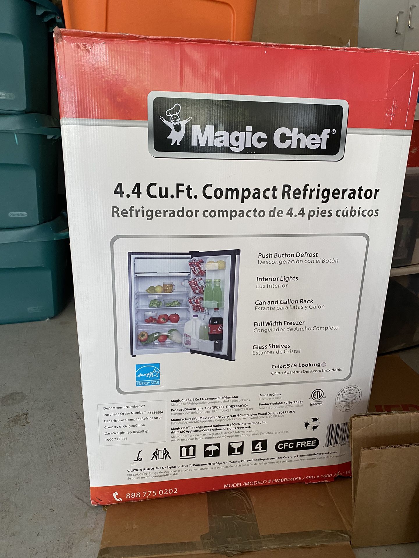 4.4cu Ft Magic chef Mini Fridge W Freezer