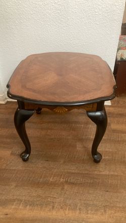 Wooden Vintage Queen Anne Oval Coffee Table