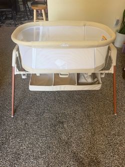 Chicco Baby Bassinet with Storage