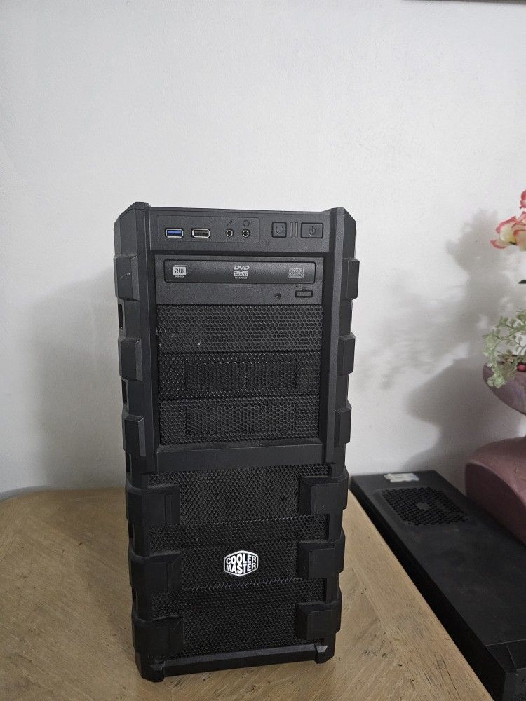 Gaming PC. Intel i7-7700 16gb Ram 500gb