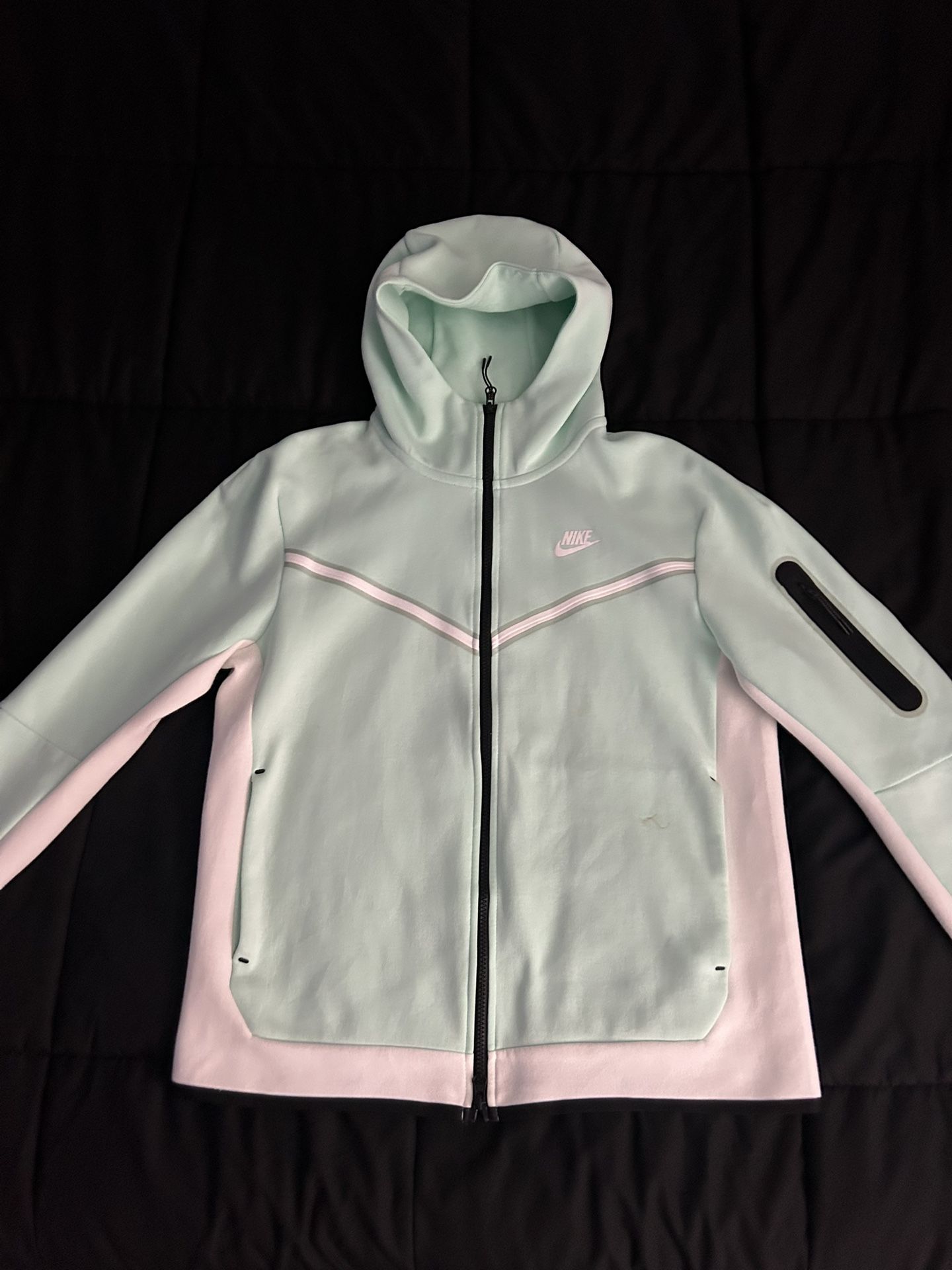 NIKE TECH