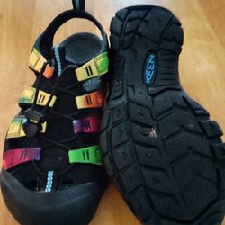 Keen Sandals Size 8 New