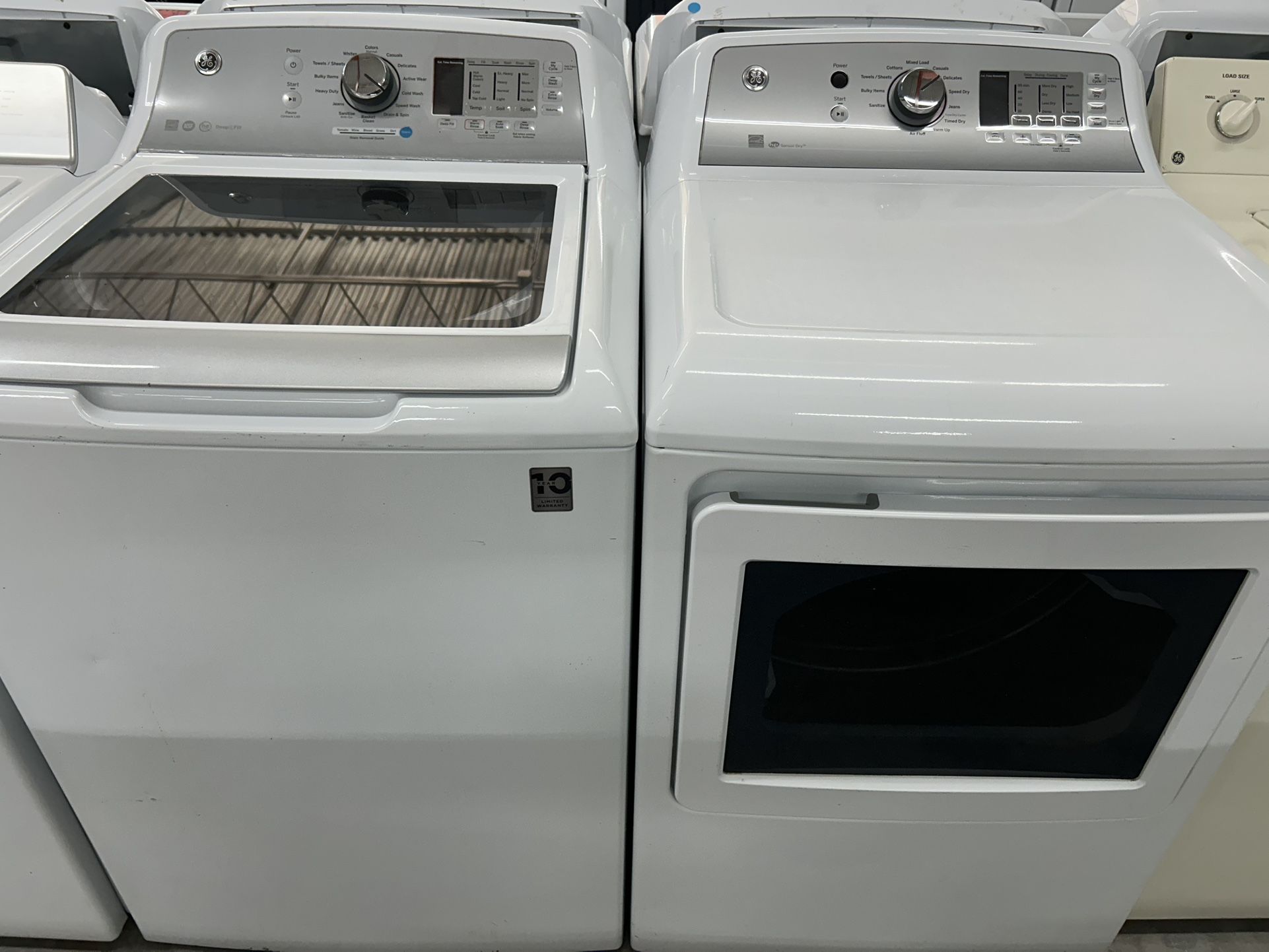 Like New GE Washer Dryer Set