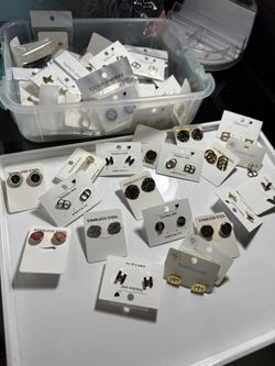 Caja De 140 Pzas. Box Of Earrings