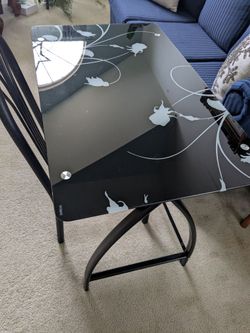 Desk -sturdy glass top