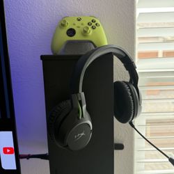 Great Condition Xbox Series X 1TB Bundle.