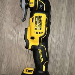 DEWALT 20V MAX XR Cordless Brushless 3-Speed Oscillating Multi Tool (Tool Only)