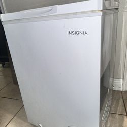 Insignia Freezer Chest