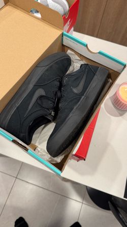 Black Nike Shoes