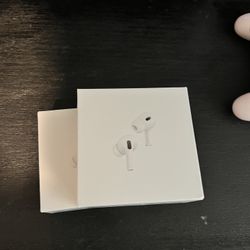 AirPods Pro (2nd generation) with MagSafe Charging Case (USB‑C)